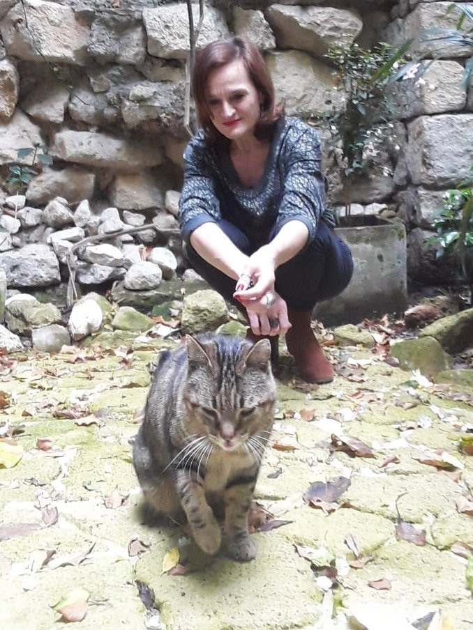 Laurence Jouitteau avec un chat